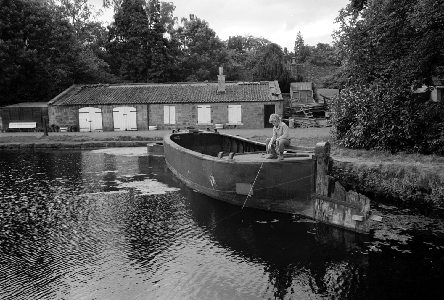 Boy fishing at Manse Basin in 1977 (c) The Scotsman Publications Ltd