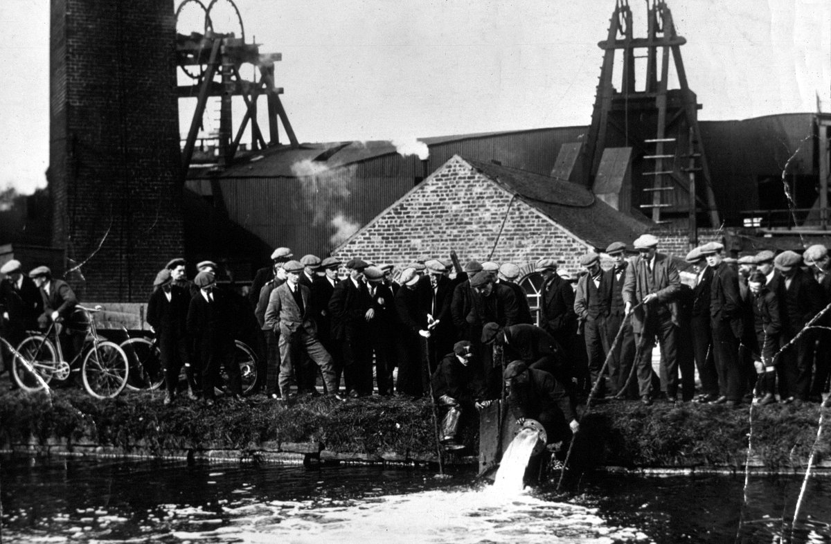The flood water was pumped out of the pit and into the canal (c) Falkirk Archives & Museums