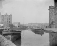 The canal near Fountainbridge (c) Historic Environment Scotland